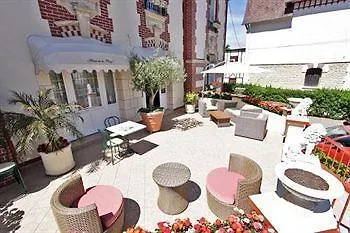 Hotel De La 2*