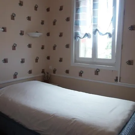 Hotel De La 2*