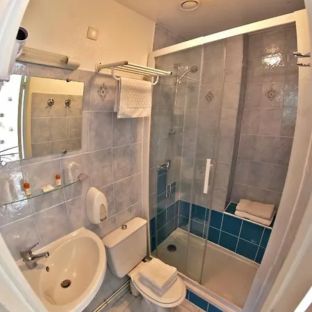 De La Ξενοδοχείο 2*