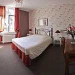 Hotel De La 2*